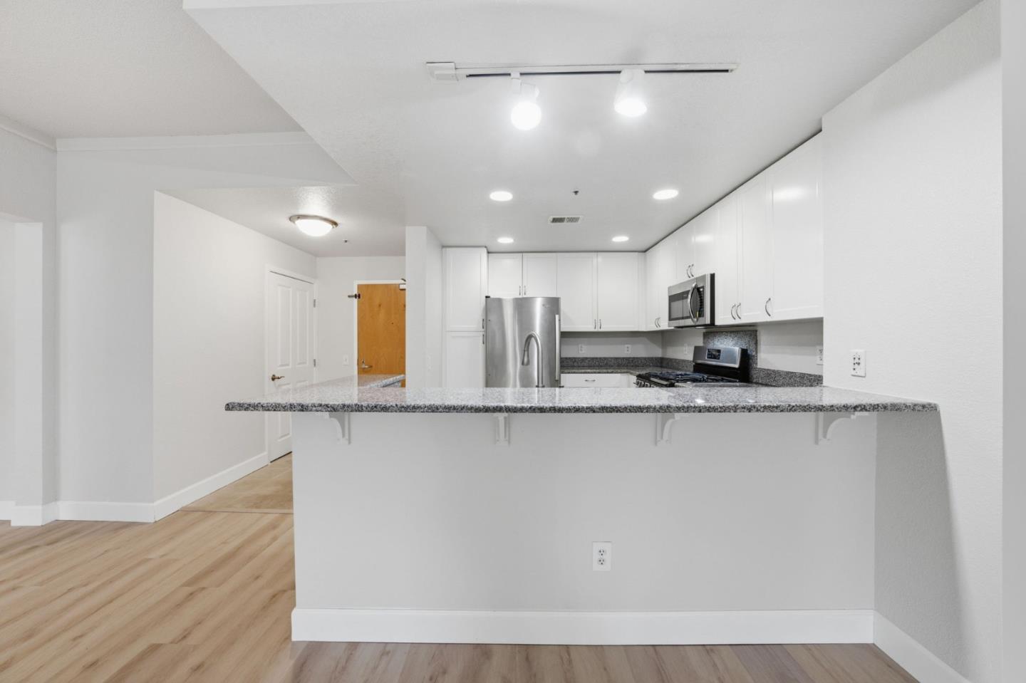 Detail Gallery Image 19 of 67 For 20488 Stevens Creek Blvd #1114,  Cupertino,  CA 95014 - 1 Beds | 1 Baths