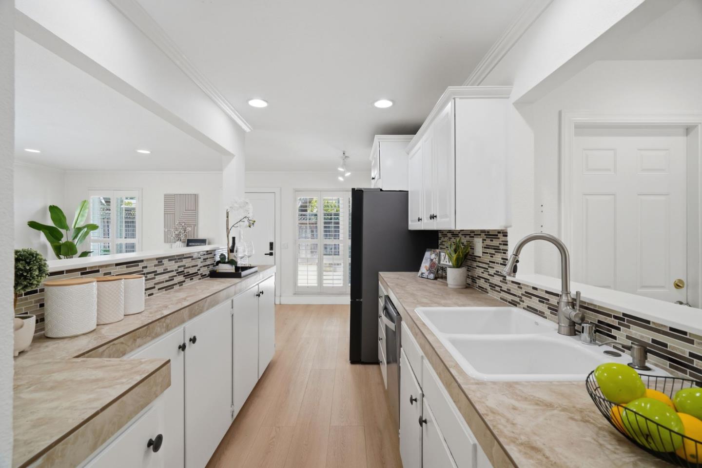 Detail Gallery Image 11 of 44 For 124 & 126 Camellia Ter, Los Gatos,  CA 95032 - 5 Beds | 3 Baths