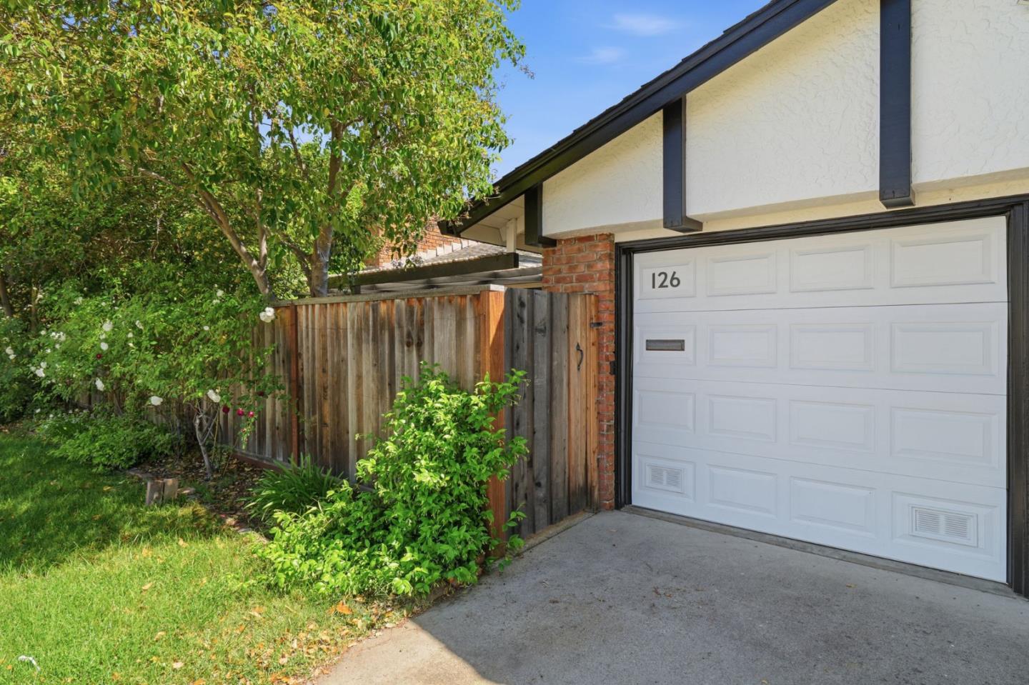 Detail Gallery Image 25 of 44 For 124 & 126 Camellia Ter, Los Gatos,  CA 95032 - 5 Beds | 3 Baths