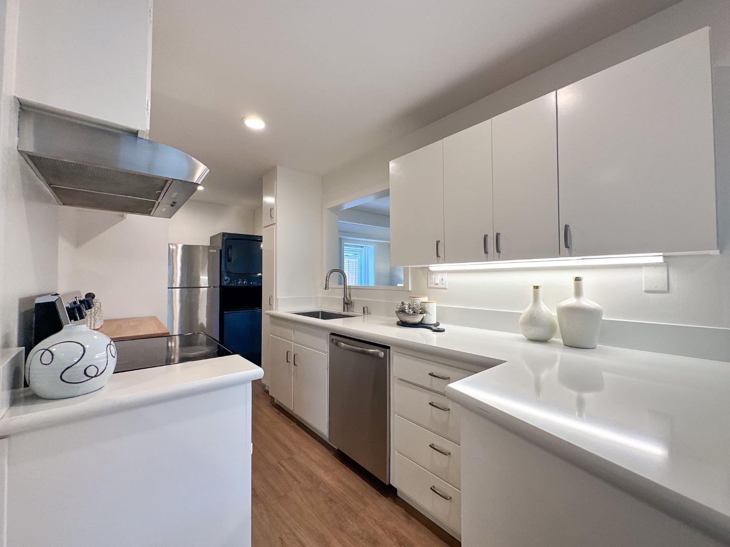 Detail Gallery Image 31 of 44 For 124 & 126 Camellia Ter, Los Gatos,  CA 95032 - 5 Beds | 3 Baths