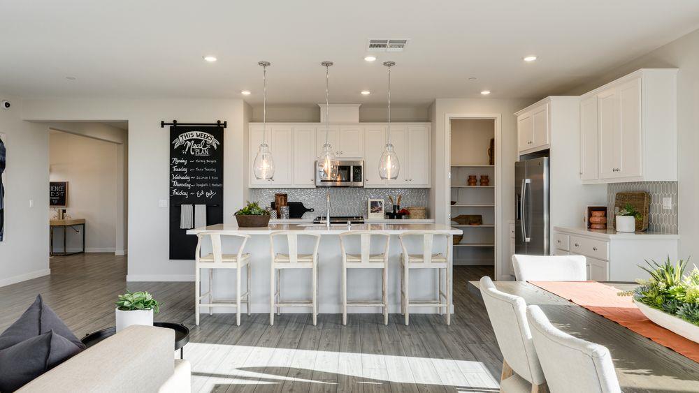 Detail Gallery Image 3 of 22 For 3230 Oak Trail Dr, Manteca,  CA 95337 - 3 Beds | 2/1 Baths