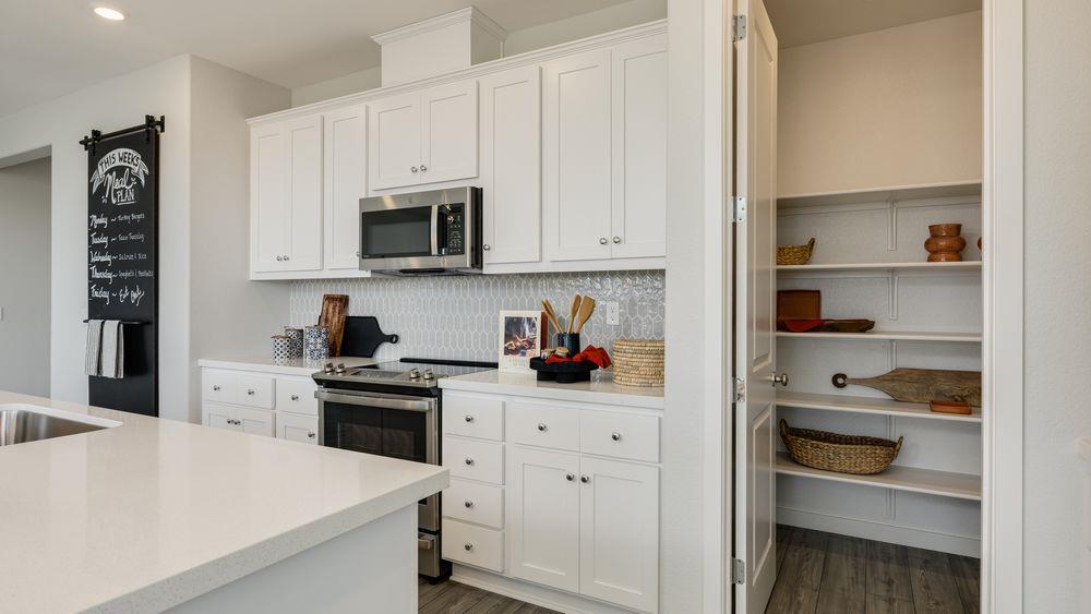 Detail Gallery Image 5 of 22 For 3230 Oak Trail Dr, Manteca,  CA 95337 - 3 Beds | 2/1 Baths