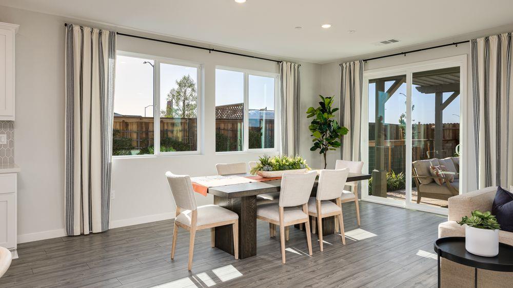 Detail Gallery Image 6 of 22 For 3230 Oak Trail Dr, Manteca,  CA 95337 - 3 Beds | 2/1 Baths