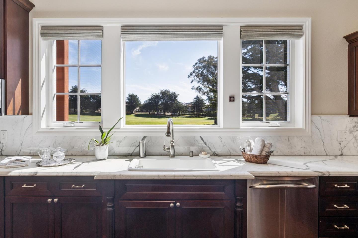 Detail Gallery Image 14 of 57 For 107 Carnoustie Dr, Half Moon Bay,  CA 94019 - 4 Beds | 3 Baths