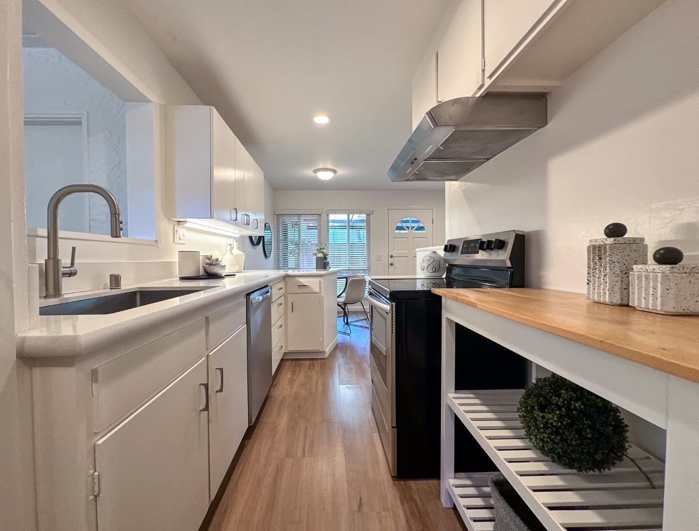 Detail Gallery Image 31 of 43 For , Los Gatos,  CA 95032 - – Beds | – Baths