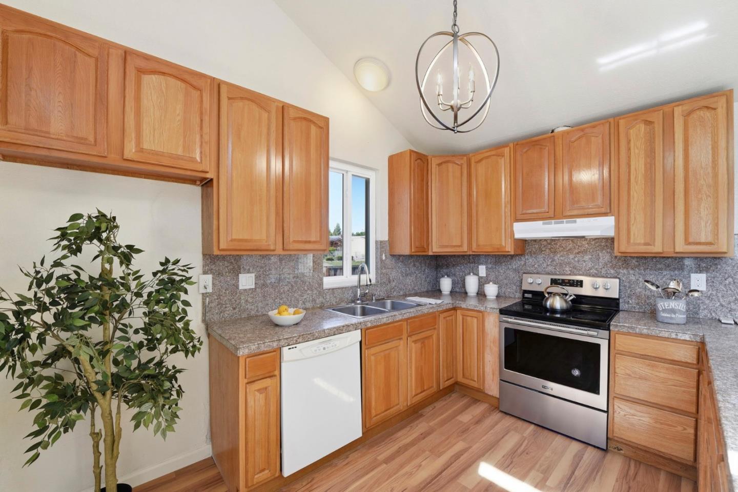 Detail Gallery Image 8 of 34 For 2186 Bikini Ave, San Jose,  CA 95122 - 4 Beds | 2 Baths