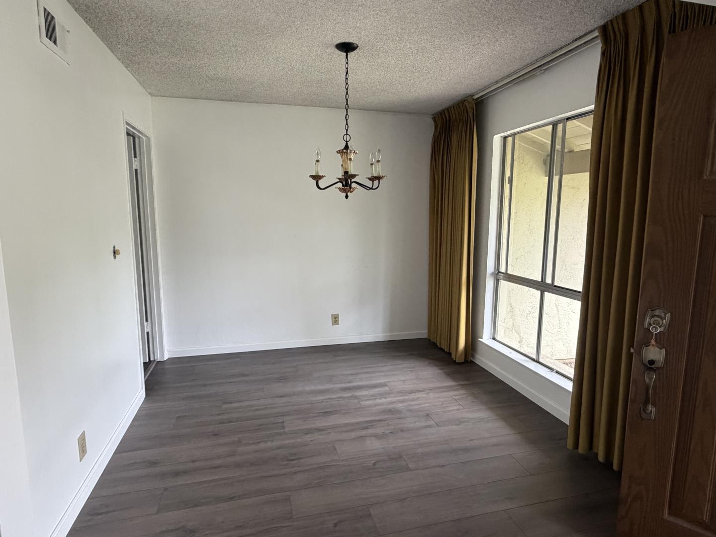 Detail Gallery Image 5 of 8 For 3736 Eastwood Cir, Santa Clara,  CA 95054 - 3 Beds | 2 Baths