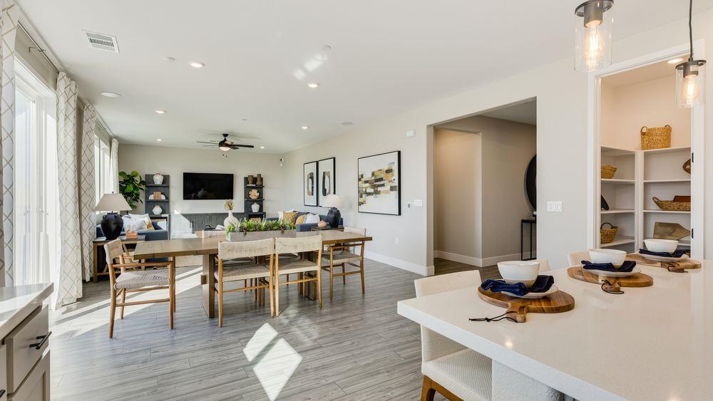 Detail Gallery Image 5 of 25 For 3246 Oak Trail Dr, Manteca,  CA 95337 - 5 Beds | 3 Baths