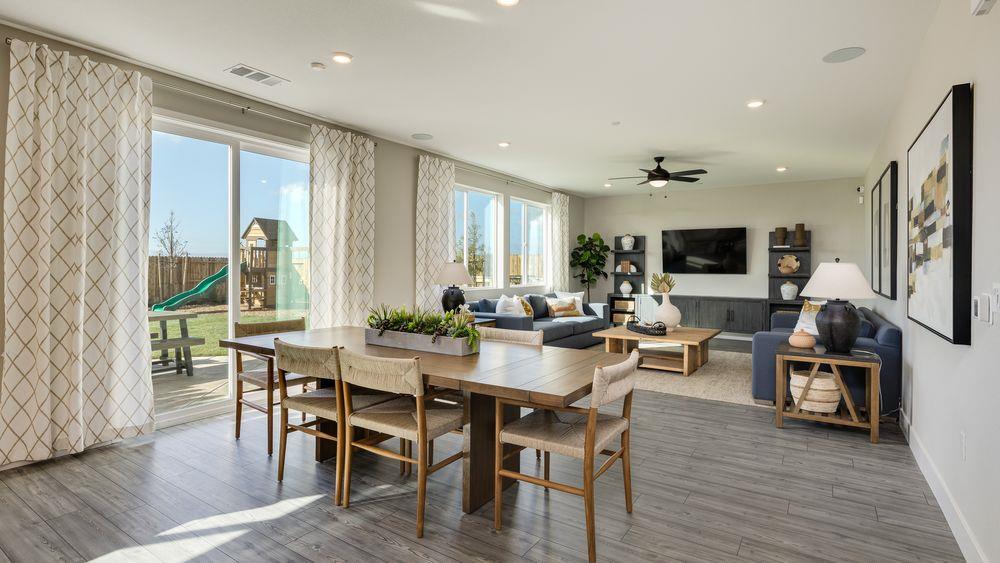 Detail Gallery Image 6 of 25 For 3246 Oak Trail Dr, Manteca,  CA 95337 - 5 Beds | 3 Baths