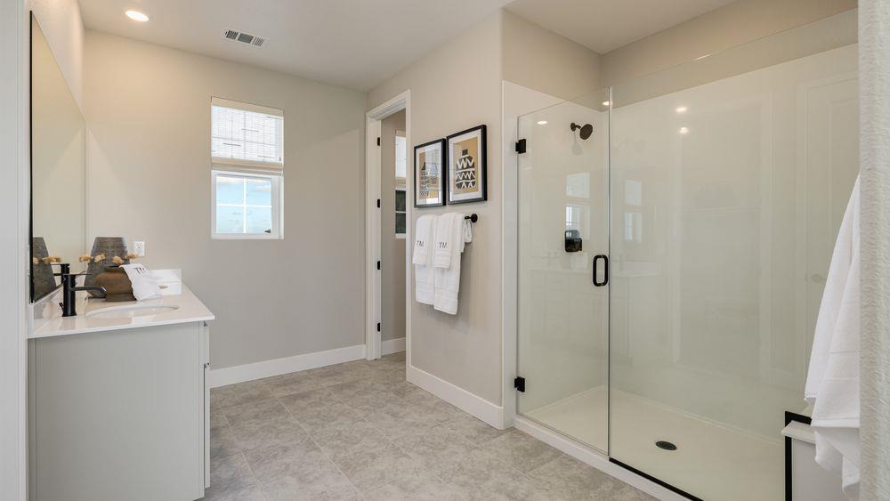 Detail Gallery Image 9 of 25 For 3246 Oak Trail Dr, Manteca,  CA 95337 - 5 Beds | 3 Baths