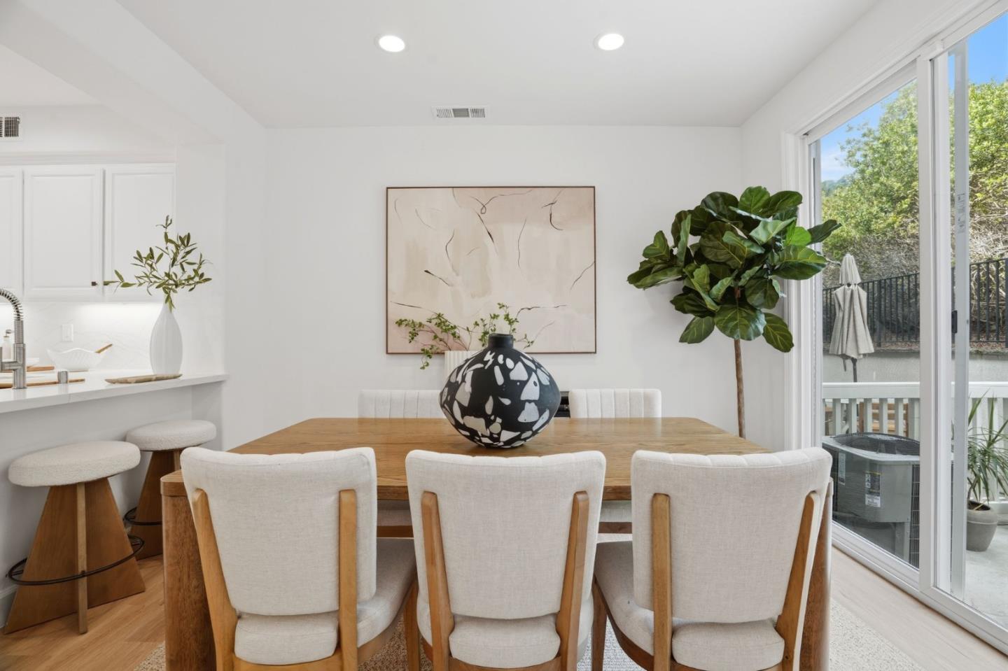 Detail Gallery Image 10 of 46 For 700 Live Oak Way #702,  Belmont,  CA 94002 - 2 Beds | 2/1 Baths