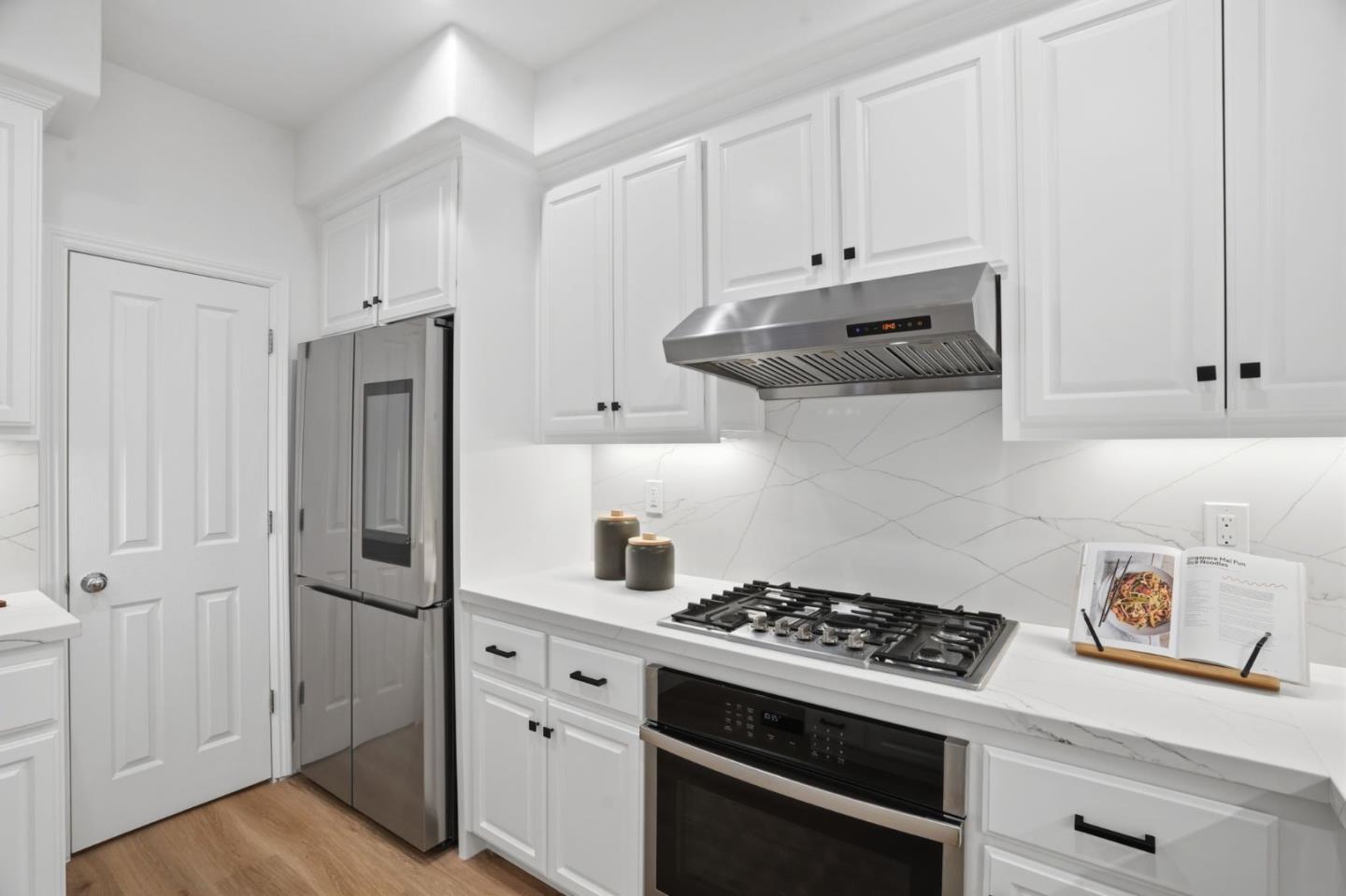 Detail Gallery Image 16 of 46 For 700 Live Oak Way #702,  Belmont,  CA 94002 - 2 Beds | 2/1 Baths