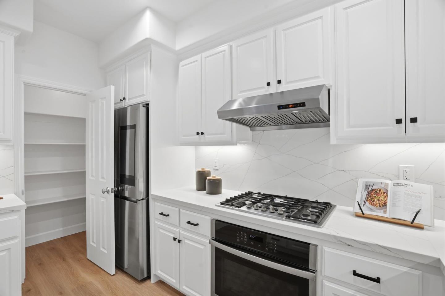 Detail Gallery Image 17 of 46 For 700 Live Oak Way #702,  Belmont,  CA 94002 - 2 Beds | 2/1 Baths