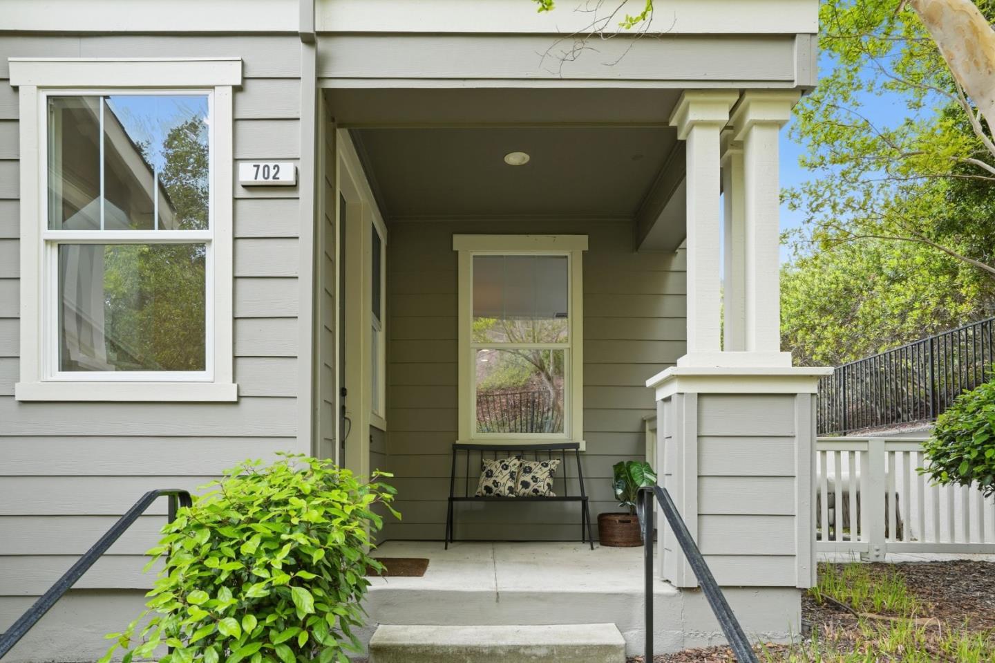 Detail Gallery Image 2 of 46 For 700 Live Oak Way #702,  Belmont,  CA 94002 - 2 Beds | 2/1 Baths