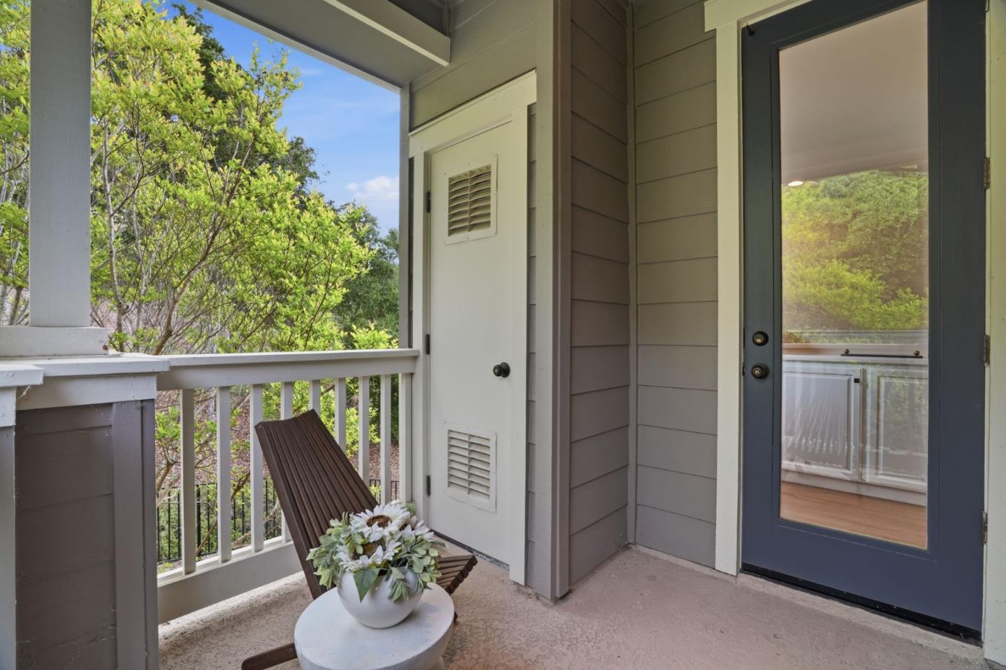 Detail Gallery Image 22 of 46 For 700 Live Oak Way #702,  Belmont,  CA 94002 - 2 Beds | 2/1 Baths
