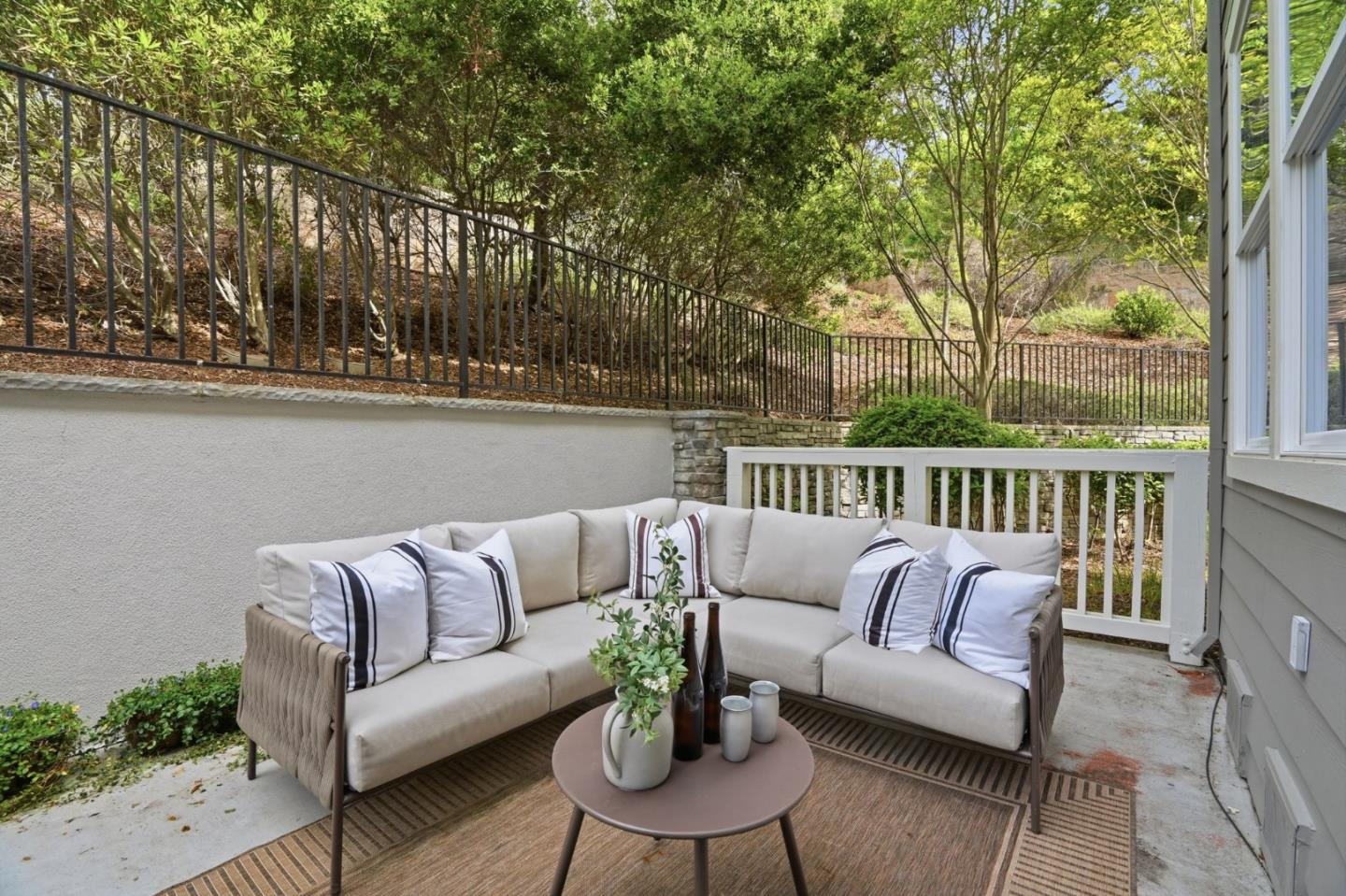 Detail Gallery Image 38 of 46 For 700 Live Oak Way #702,  Belmont,  CA 94002 - 2 Beds | 2/1 Baths