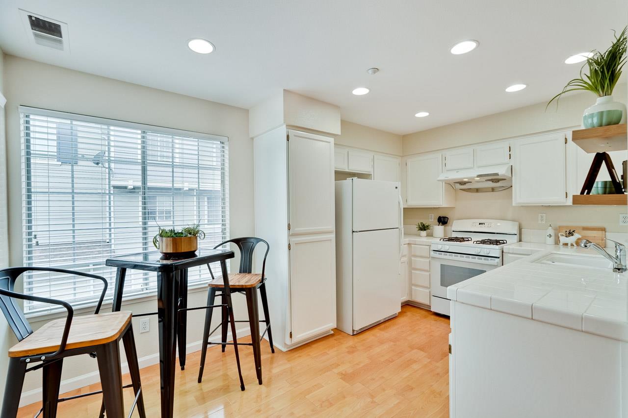 Detail Gallery Image 5 of 12 For 1876 Kenai Cmn, San Jose,  CA 95131 - 2 Beds | 2/1 Baths