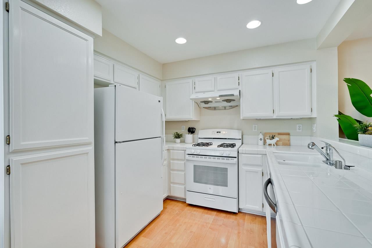 Detail Gallery Image 6 of 12 For 1876 Kenai Cmn, San Jose,  CA 95131 - 2 Beds | 2/1 Baths