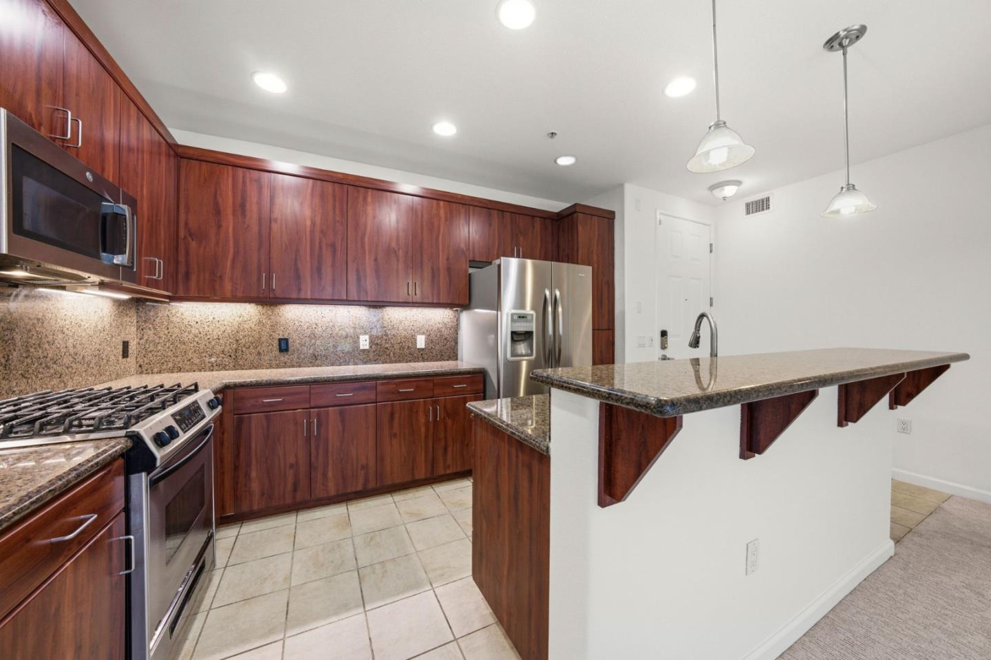 Detail Gallery Image 8 of 47 For 1101 S Main St #222,  Milpitas,  CA 95035 - 3 Beds | 2 Baths