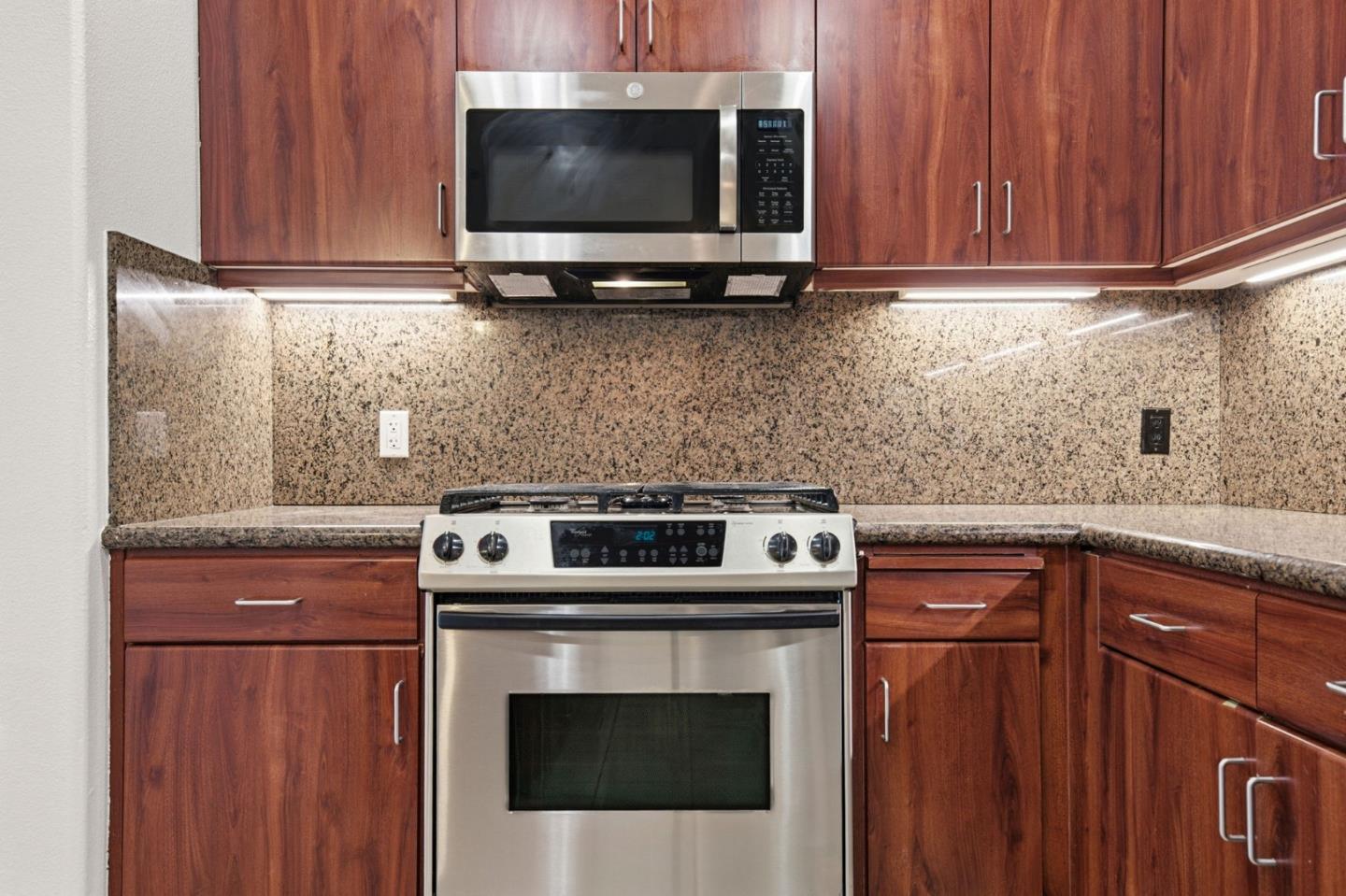 Detail Gallery Image 9 of 47 For 1101 S Main St #222,  Milpitas,  CA 95035 - 3 Beds | 2 Baths