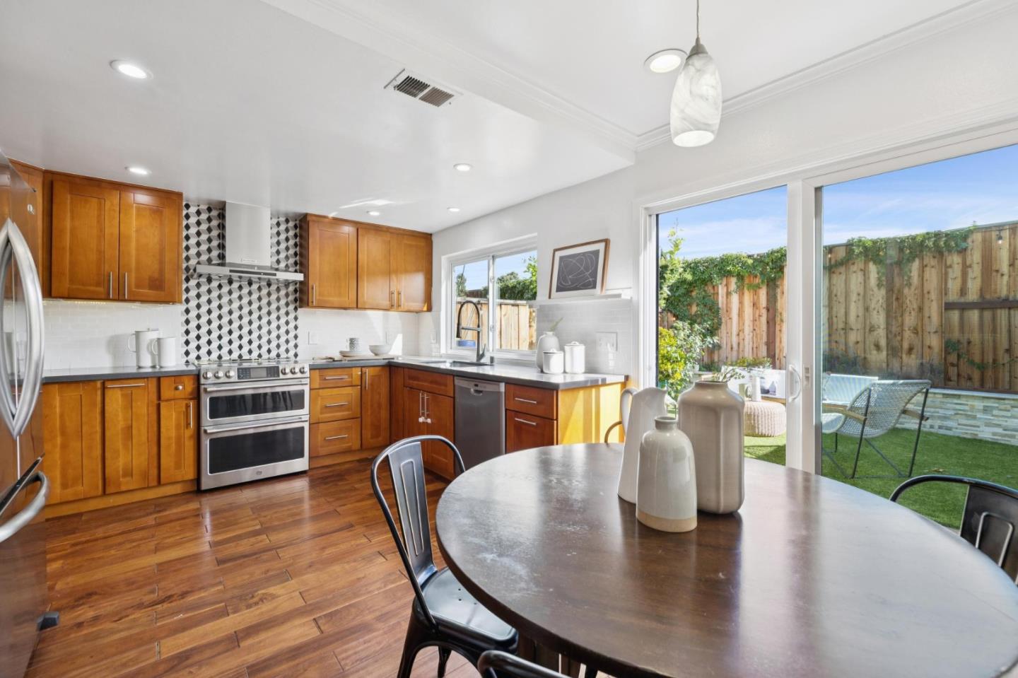 Detail Gallery Image 13 of 40 For 646 S Ahwanee Ter, Sunnyvale,  CA 94085 - 2 Beds | 2/1 Baths