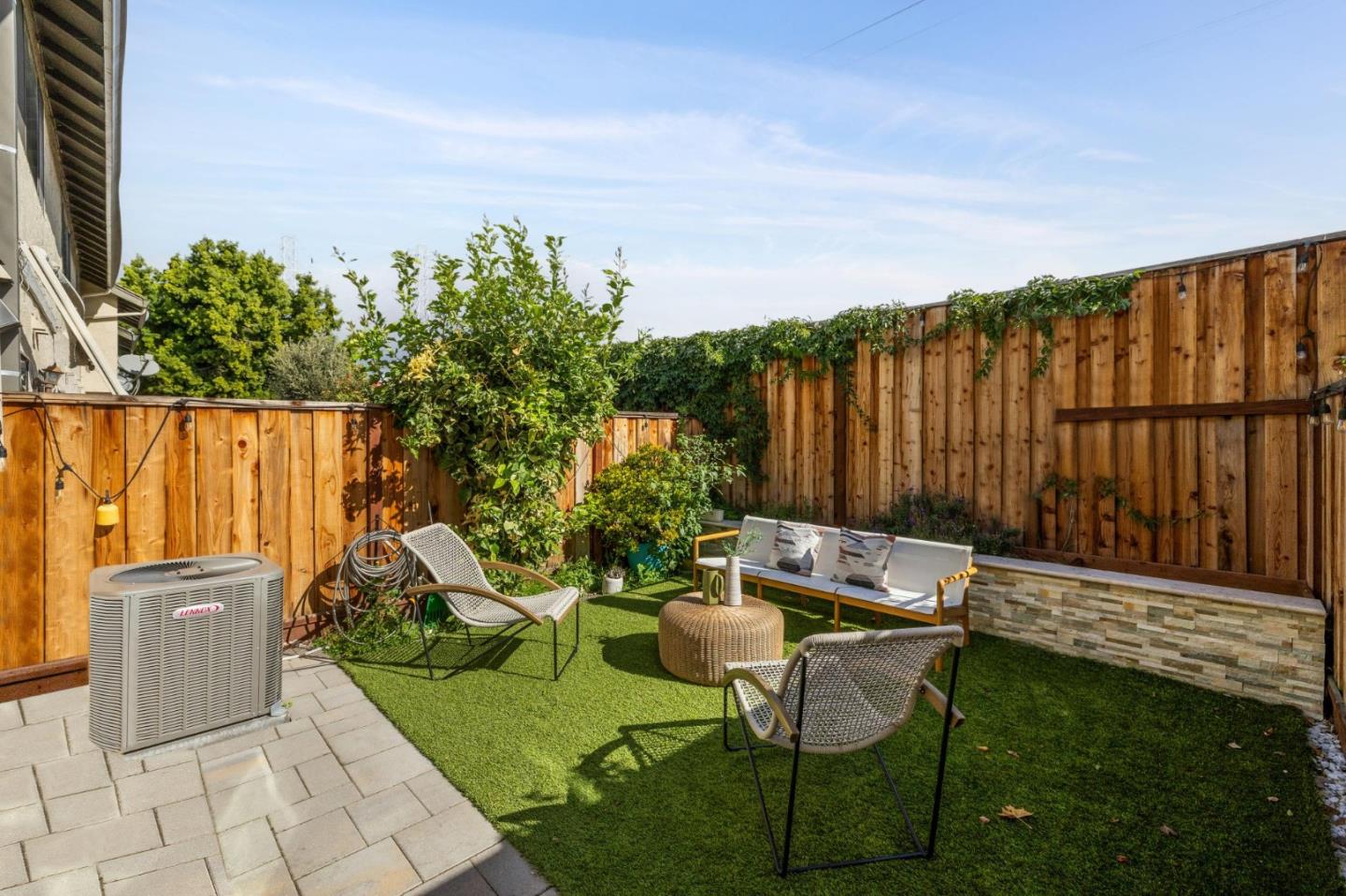 Detail Gallery Image 14 of 40 For 646 S Ahwanee Ter, Sunnyvale,  CA 94085 - 2 Beds | 2/1 Baths