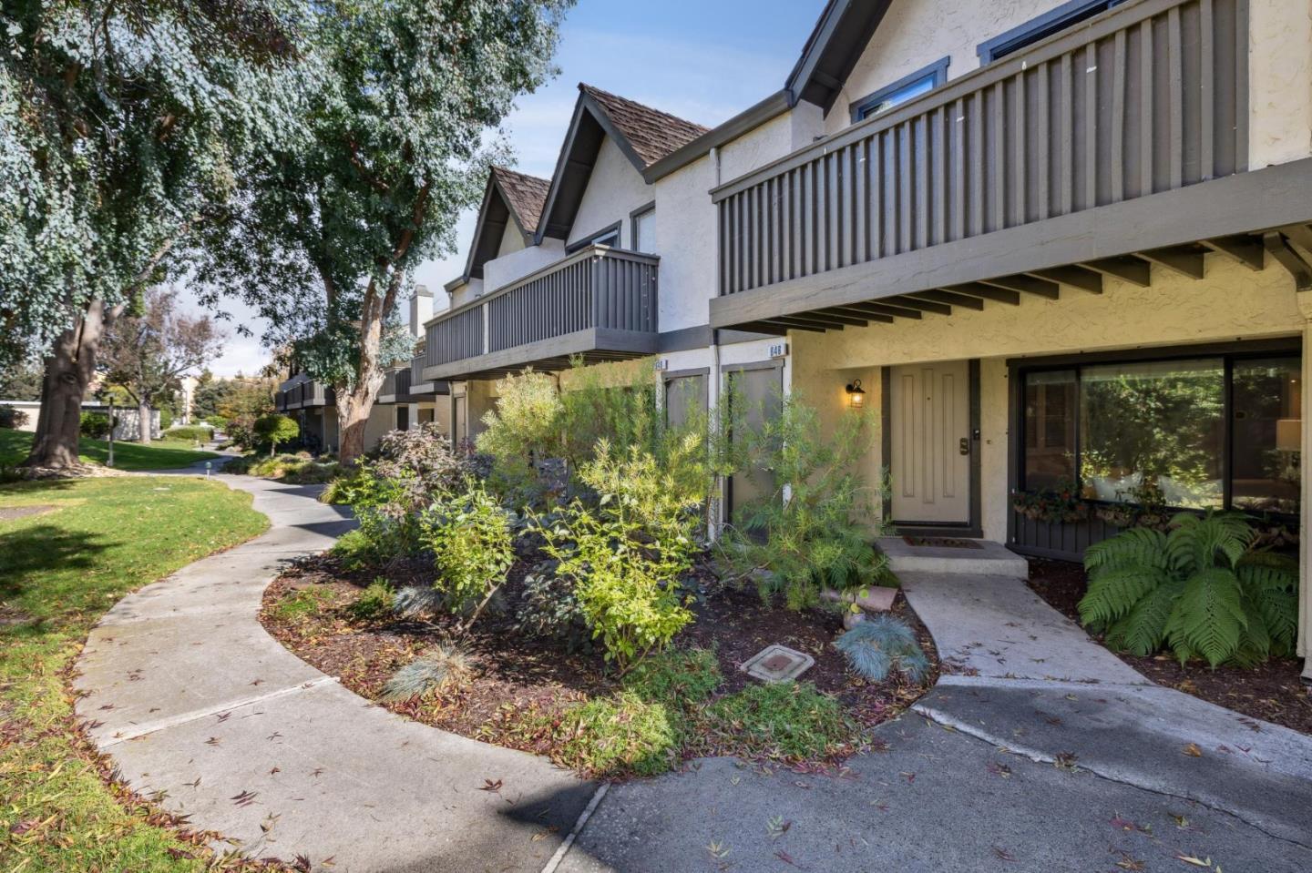 Detail Gallery Image 2 of 40 For 646 S Ahwanee Ter, Sunnyvale,  CA 94085 - 2 Beds | 2/1 Baths