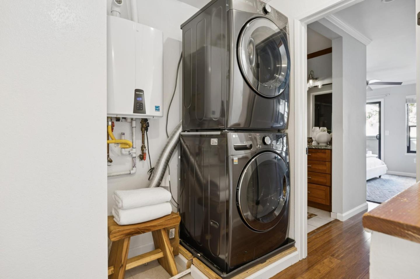 Detail Gallery Image 33 of 40 For 646 S Ahwanee Ter, Sunnyvale,  CA 94085 - 2 Beds | 2/1 Baths