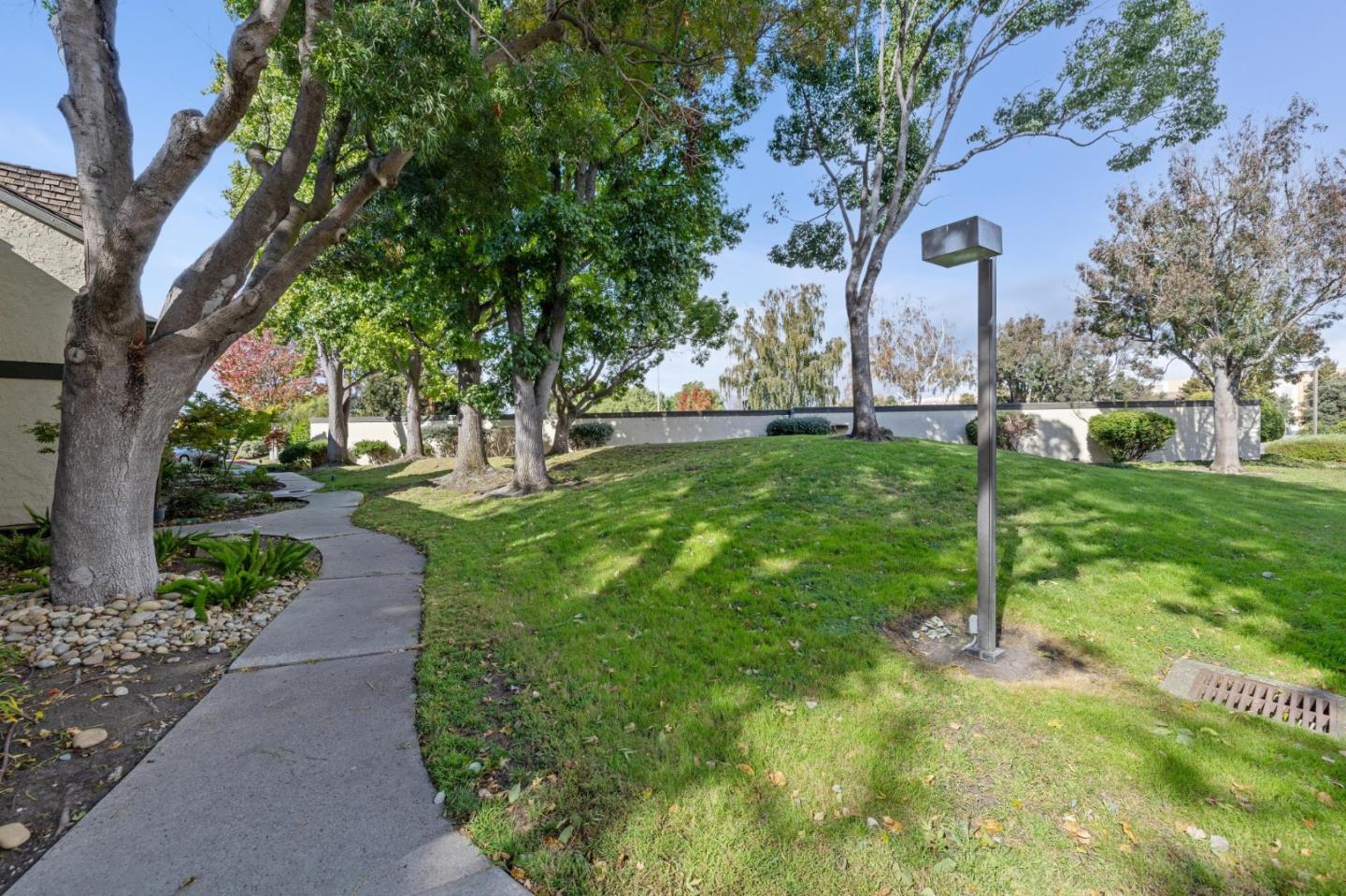 Detail Gallery Image 35 of 40 For 646 S Ahwanee Ter, Sunnyvale,  CA 94085 - 2 Beds | 2/1 Baths