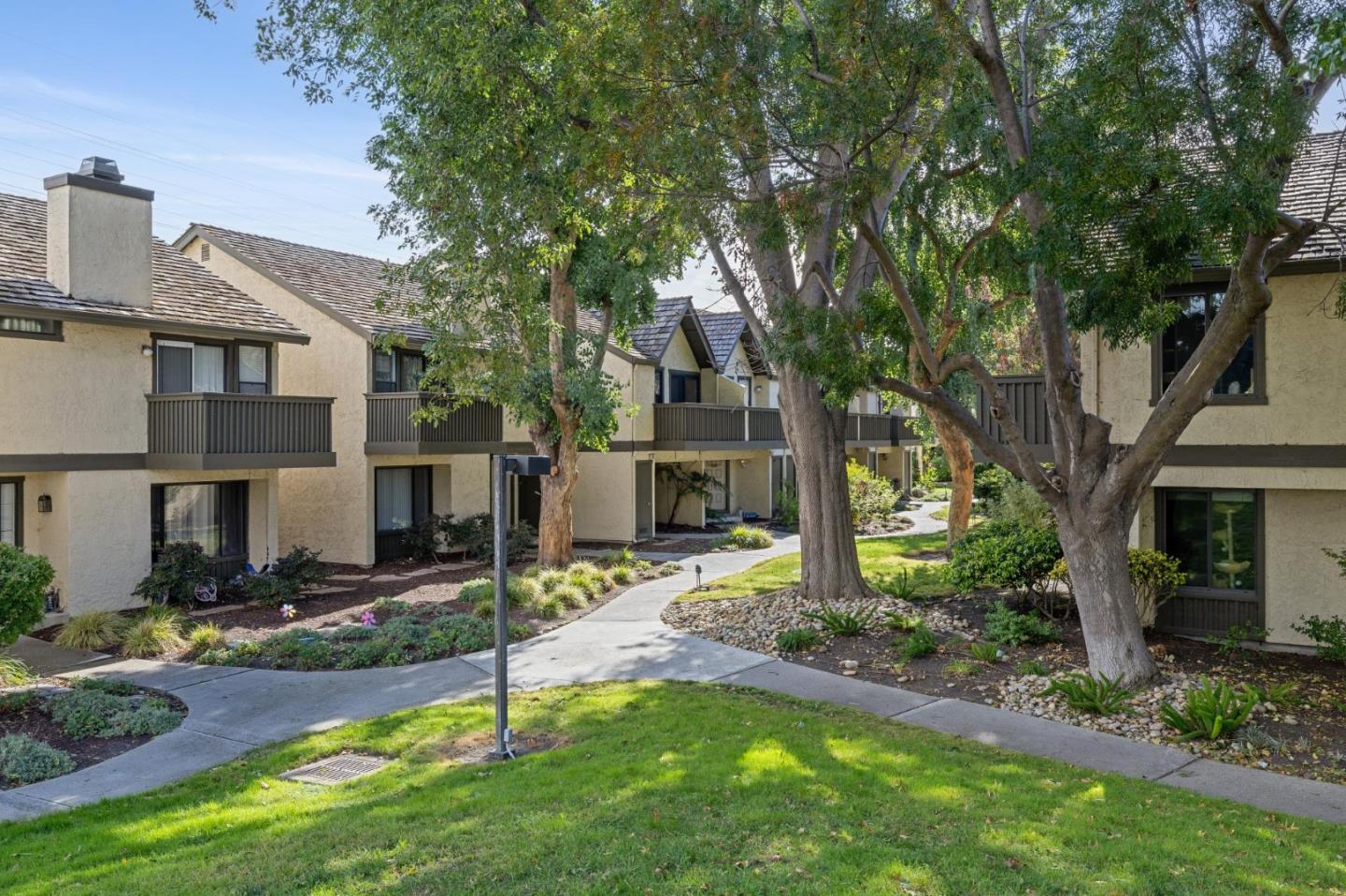 Detail Gallery Image 38 of 40 For 646 S Ahwanee Ter, Sunnyvale,  CA 94085 - 2 Beds | 2/1 Baths