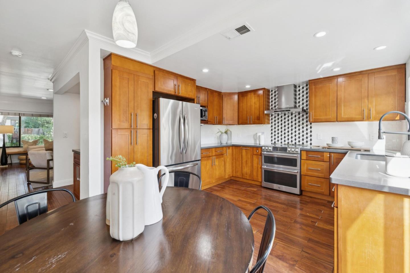 Detail Gallery Image 9 of 40 For 646 S Ahwanee Ter, Sunnyvale,  CA 94085 - 2 Beds | 2/1 Baths