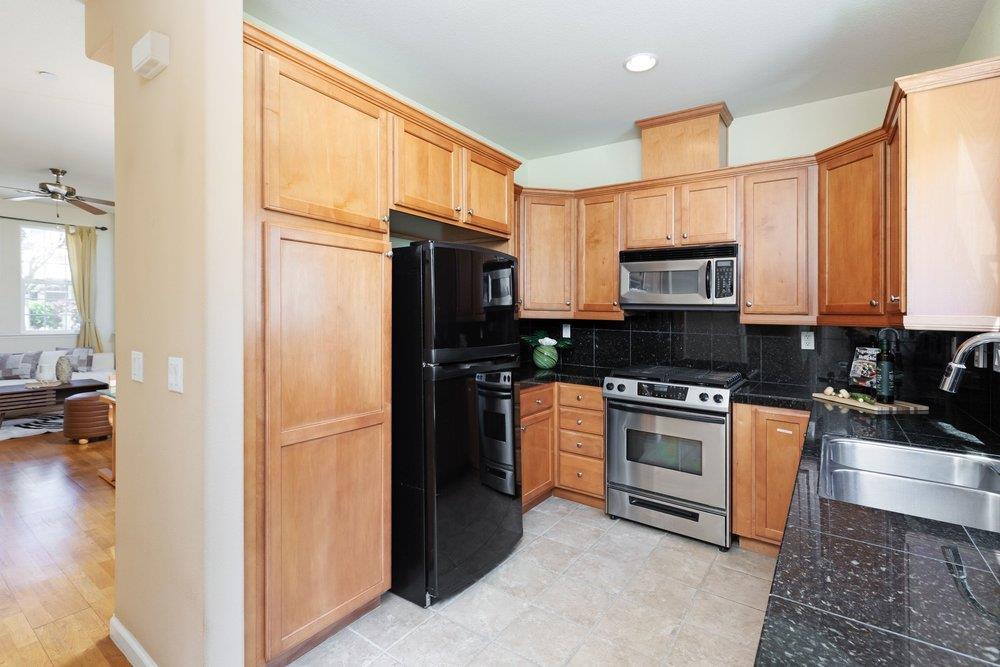 Detail Gallery Image 9 of 23 For 116 Goss Ct, Santa Cruz,  CA 95065 - 2 Beds | 2/1 Baths