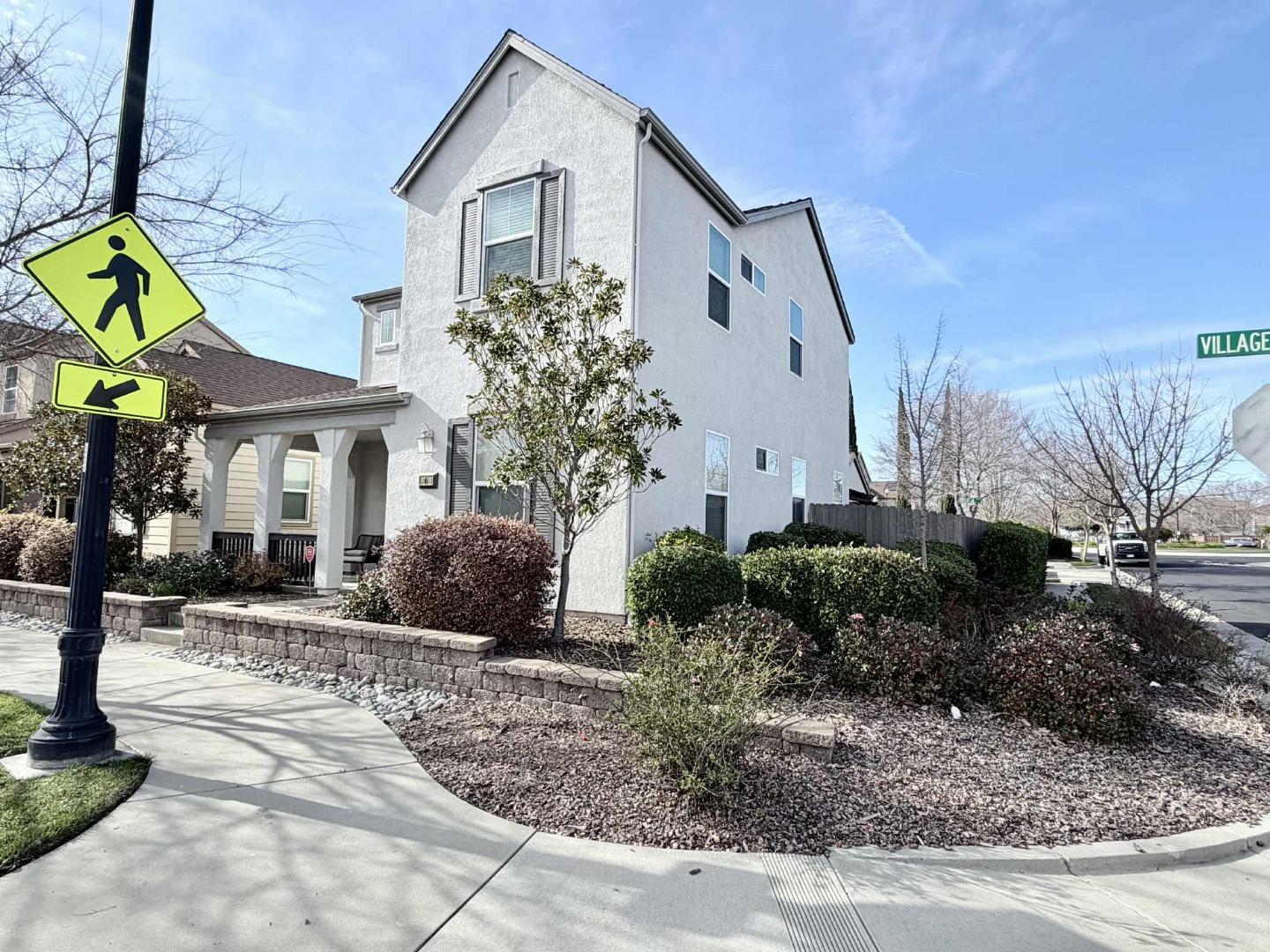 Detail Gallery Image 4 of 55 For Village Center Dr, Roseville,  CA 95747 - 3 Beds | 3 Baths