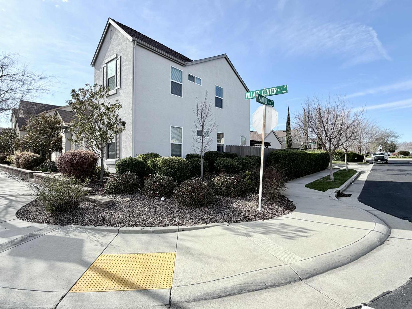 Detail Gallery Image 5 of 55 For Village Center Dr, Roseville,  CA 95747 - 3 Beds | 3 Baths