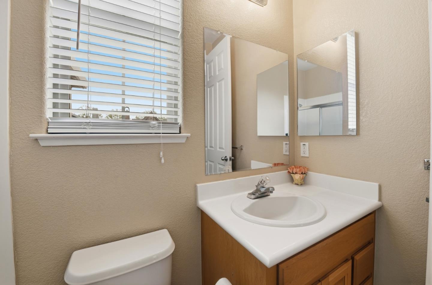 Detail Gallery Image 13 of 28 For 1510 Welford Cir, Hayward,  CA 94544 - 4 Beds | 2/1 Baths