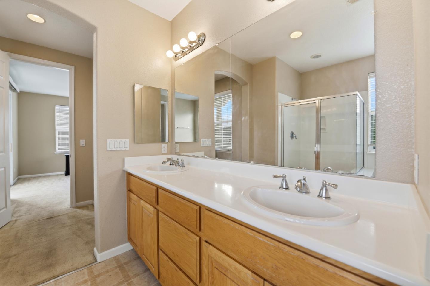 Detail Gallery Image 17 of 28 For 1510 Welford Cir, Hayward,  CA 94544 - 4 Beds | 2/1 Baths