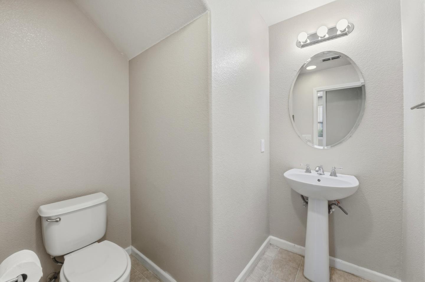 Detail Gallery Image 20 of 28 For 1510 Welford Cir, Hayward,  CA 94544 - 4 Beds | 2/1 Baths