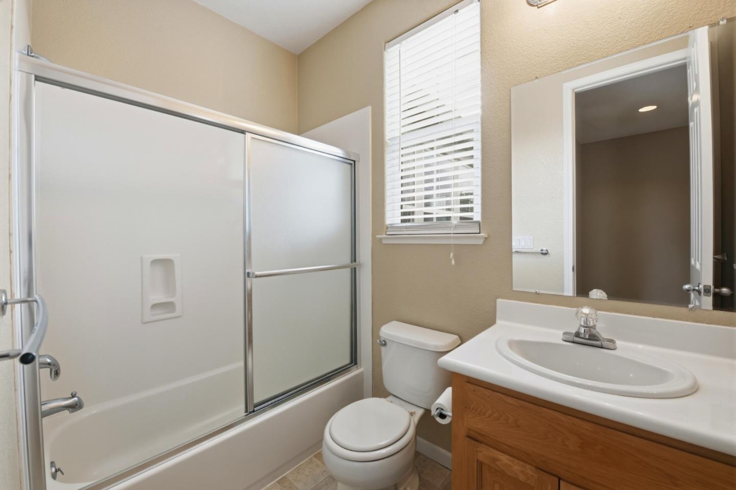 Detail Gallery Image 23 of 28 For 1510 Welford Cir, Hayward,  CA 94544 - 4 Beds | 2/1 Baths