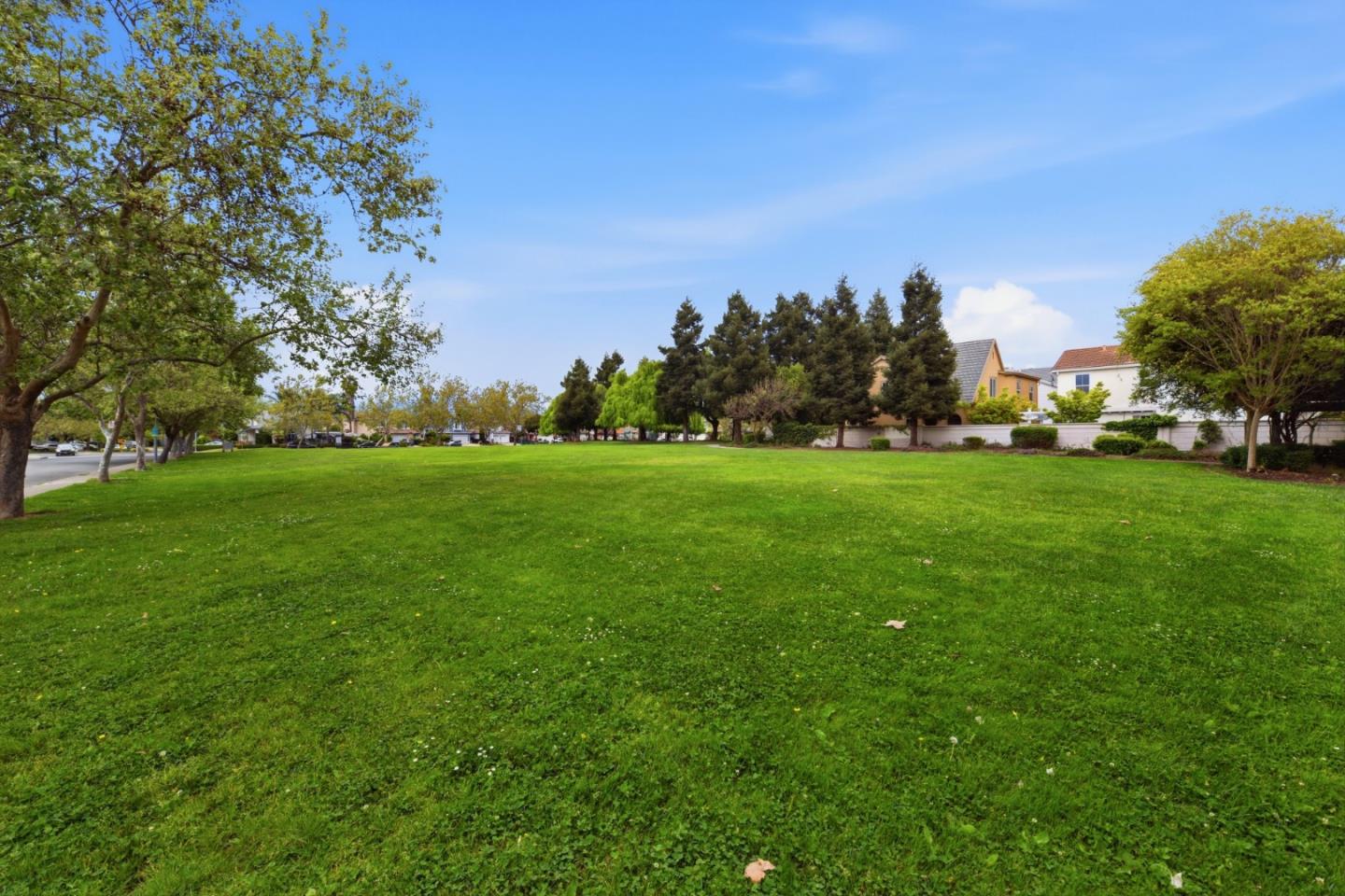 Detail Gallery Image 4 of 28 For 1510 Welford Cir, Hayward,  CA 94544 - 4 Beds | 2/1 Baths