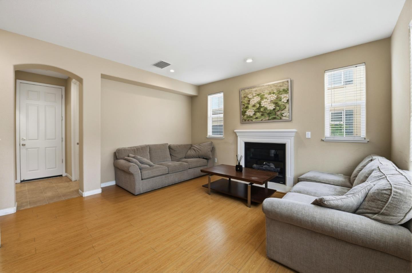 Detail Gallery Image 5 of 28 For 1510 Welford Cir, Hayward,  CA 94544 - 4 Beds | 2/1 Baths