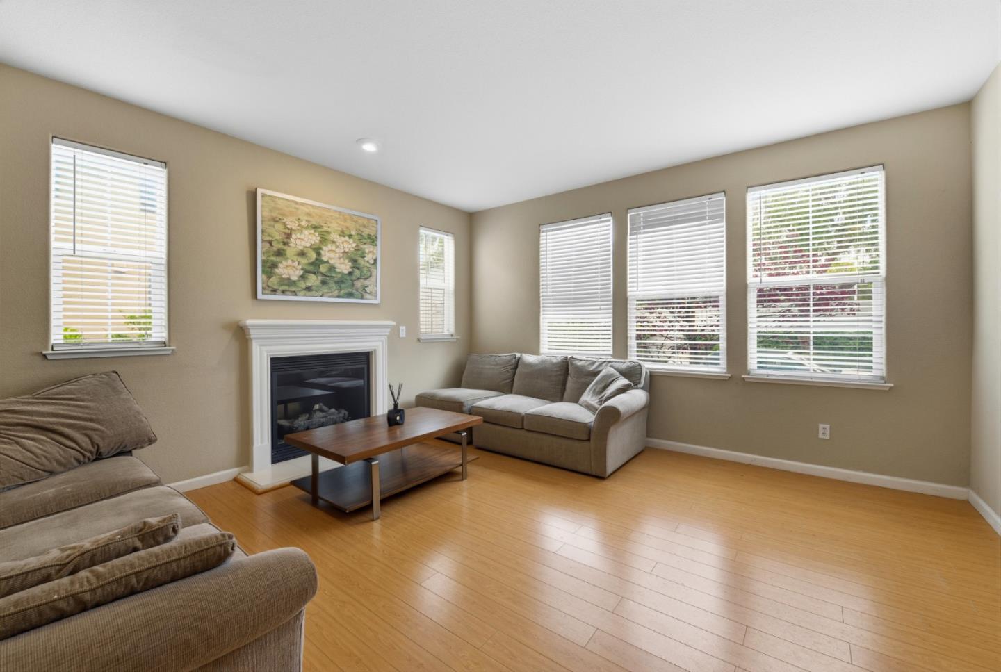 Detail Gallery Image 6 of 28 For 1510 Welford Cir, Hayward,  CA 94544 - 4 Beds | 2/1 Baths