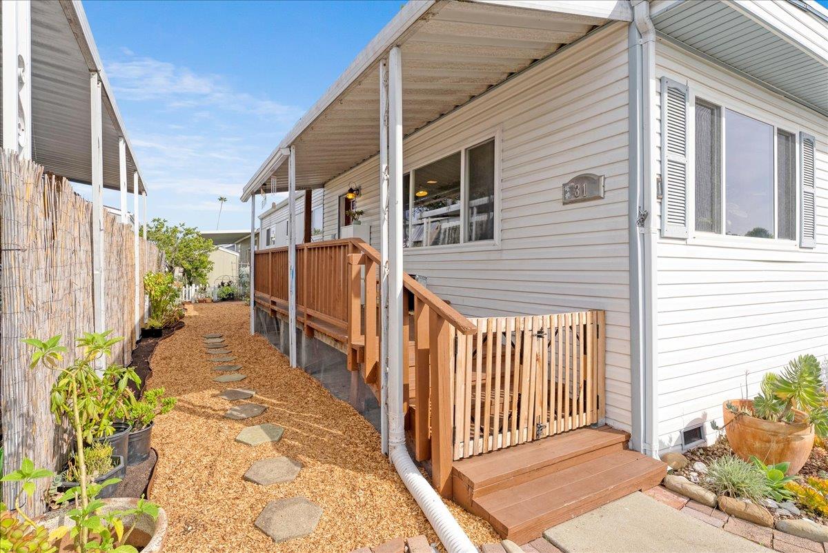 Detail Gallery Image 3 of 44 For 3710 Gross Rd #31,  Santa Cruz,  CA 95062 - 2 Beds | 2 Baths