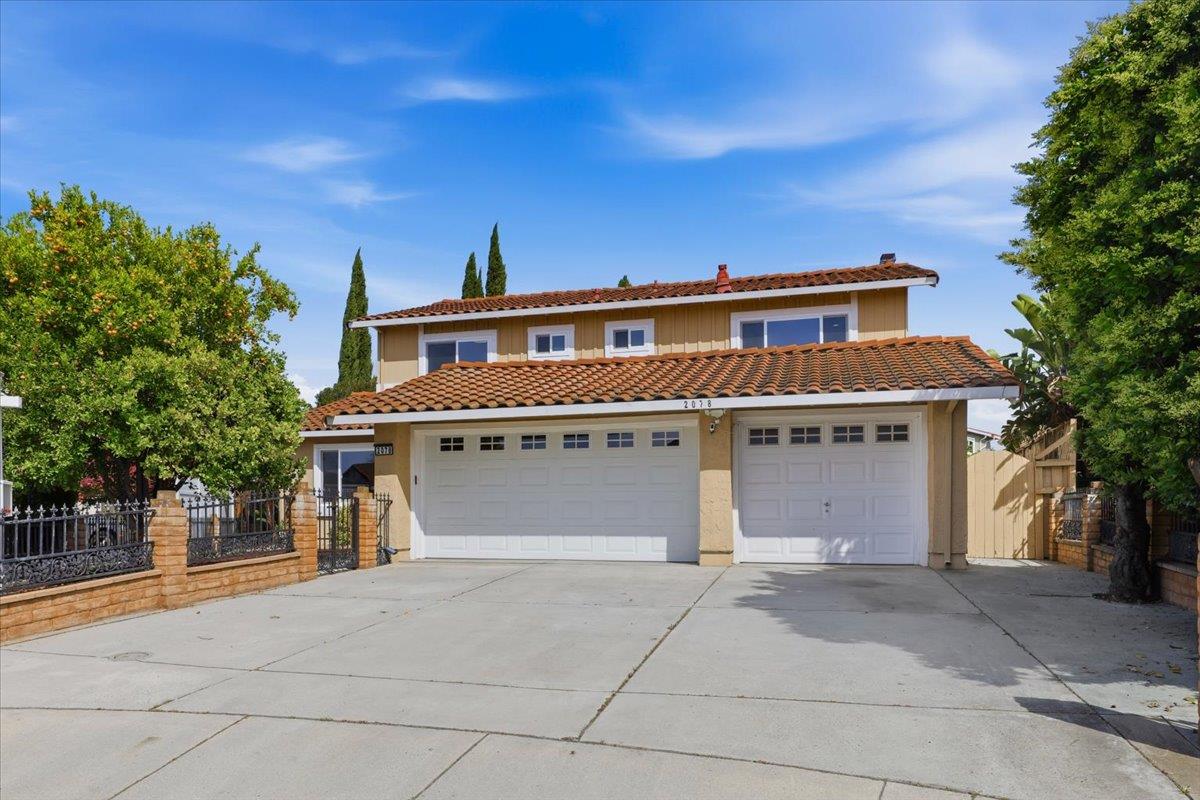 Detail Gallery Image 2 of 83 For 2078 Admiral Pl, San Jose,  CA 95133 - 5 Beds | 3 Baths