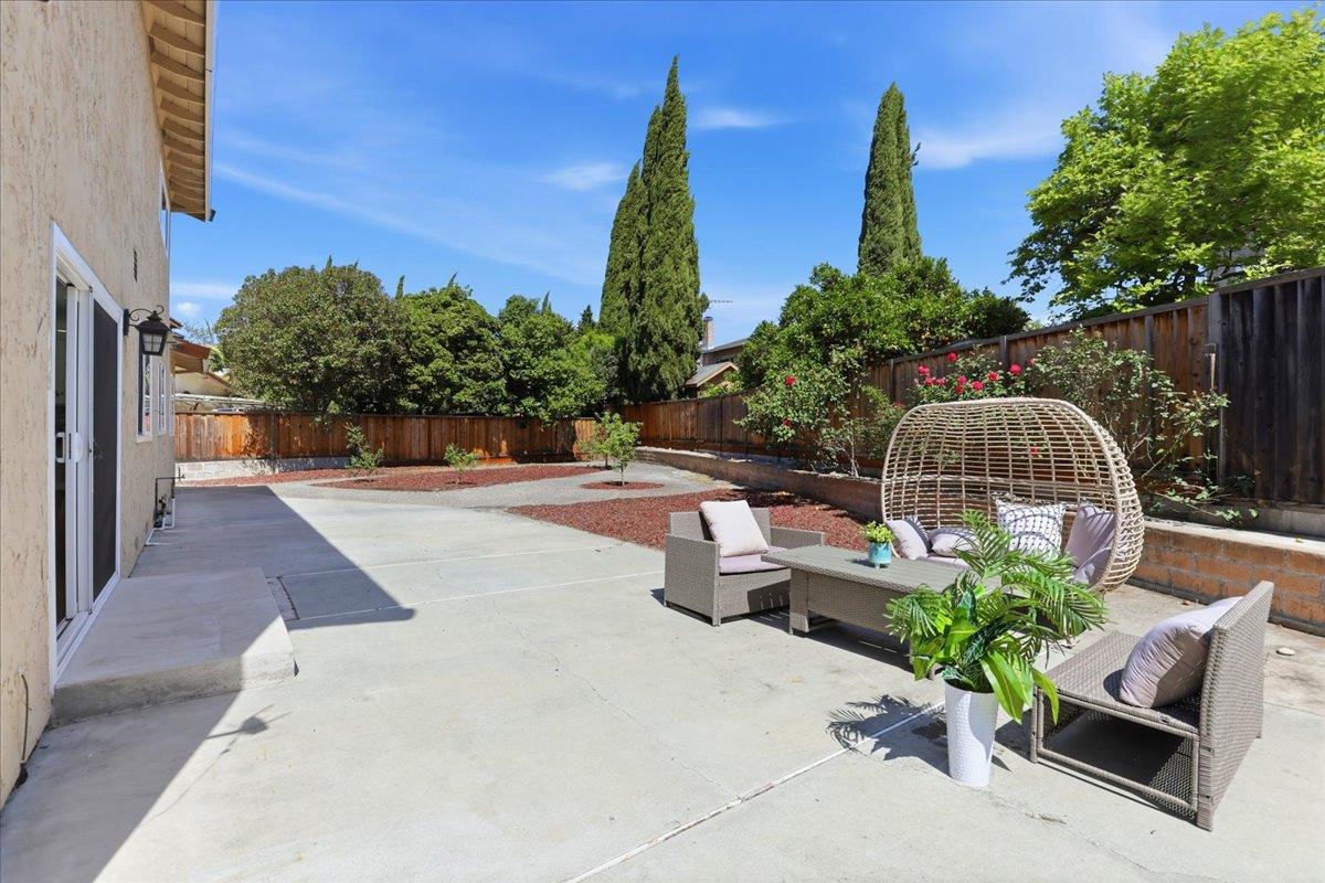 Detail Gallery Image 3 of 83 For 2078 Admiral Pl, San Jose,  CA 95133 - 5 Beds | 3 Baths