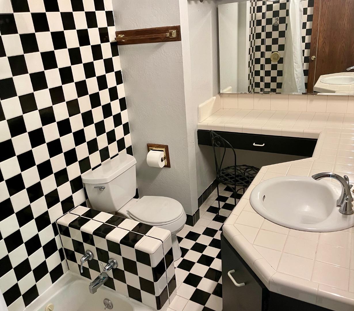 Detail Gallery Image 11 of 40 For Address Not Disclosed, Santa Cruz,  CA 95060 - 3 Beds | 3/1 Baths