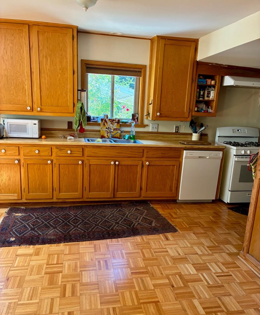 Detail Gallery Image 5 of 40 For Address Not Disclosed, Santa Cruz,  CA 95060 - 3 Beds | 3/1 Baths