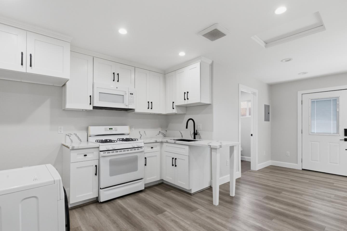 Detail Gallery Image 10 of 18 For 10788 Mercer Ave, Riverside,  CA 92505 - 1 Beds | 1 Baths