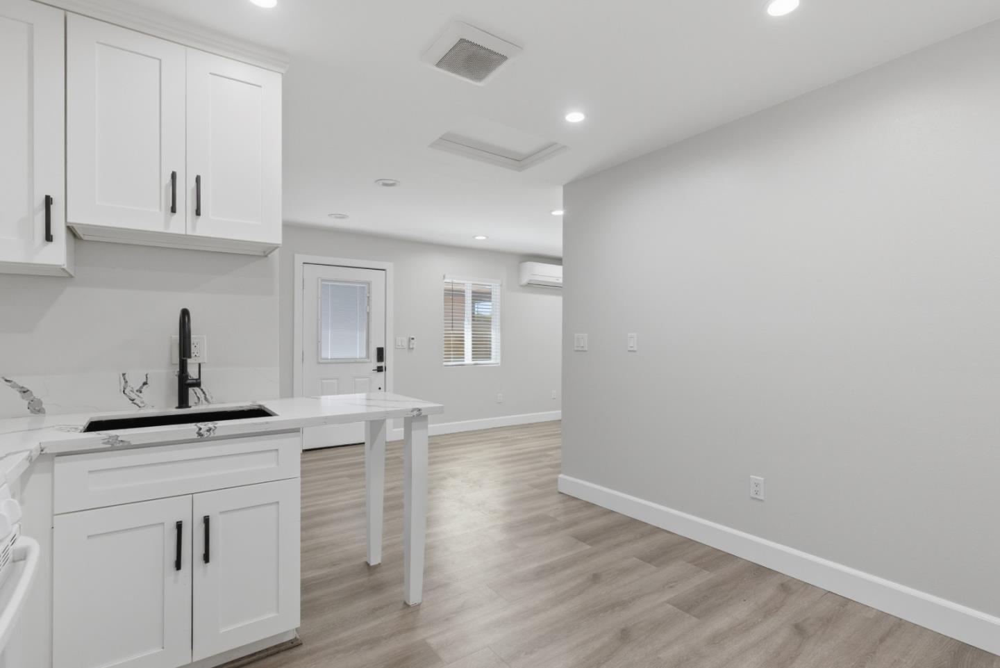 Detail Gallery Image 12 of 18 For 10788 Mercer Ave, Riverside,  CA 92505 - 1 Beds | 1 Baths