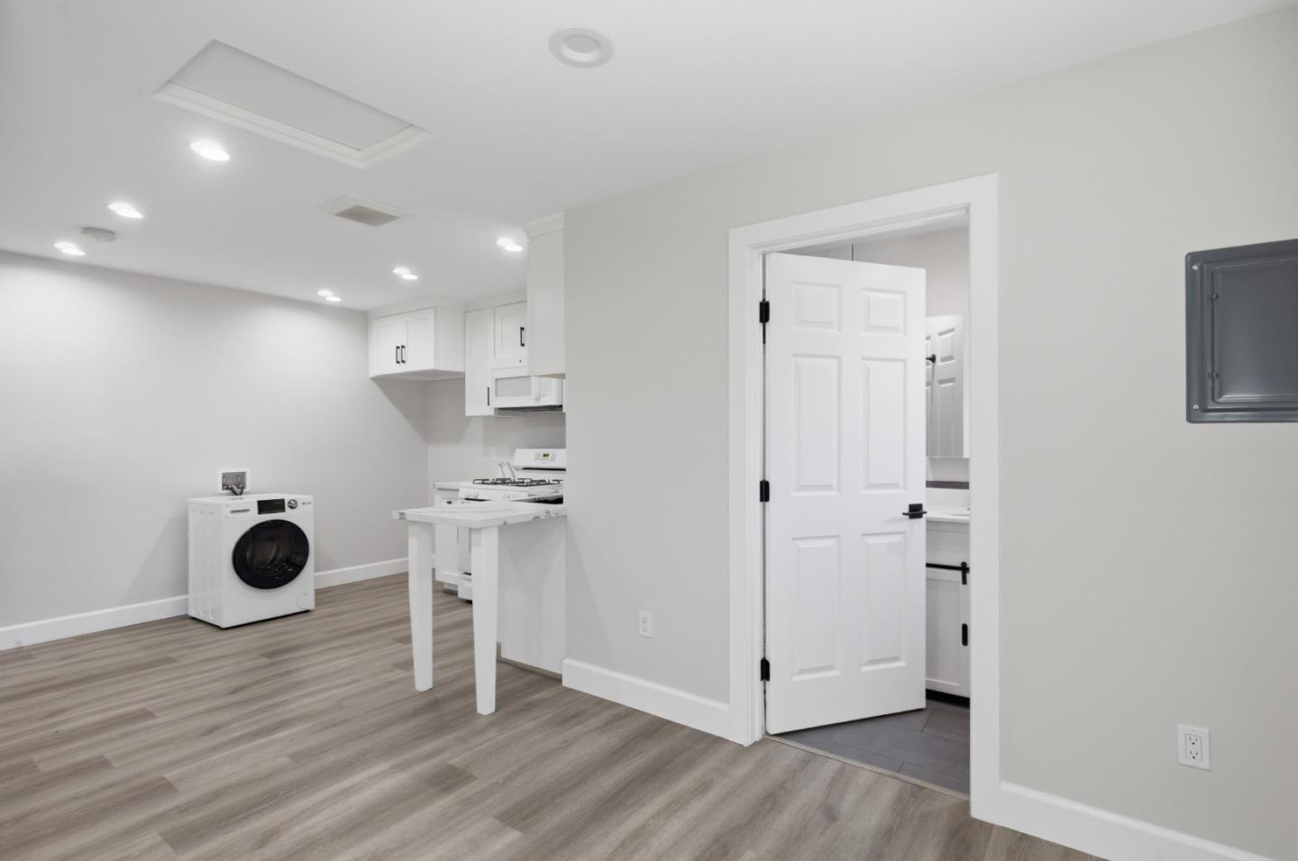 Detail Gallery Image 6 of 18 For 10788 Mercer Ave, Riverside,  CA 92505 - 1 Beds | 1 Baths