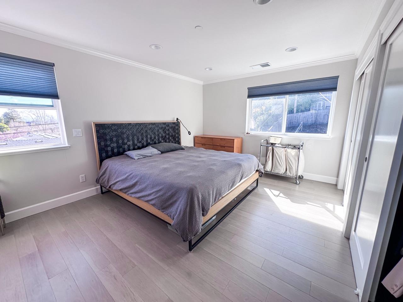 Detail Gallery Image 12 of 28 For 74 Cedar St, San Carlos,  CA 94070 - 4 Beds | 3/1 Baths